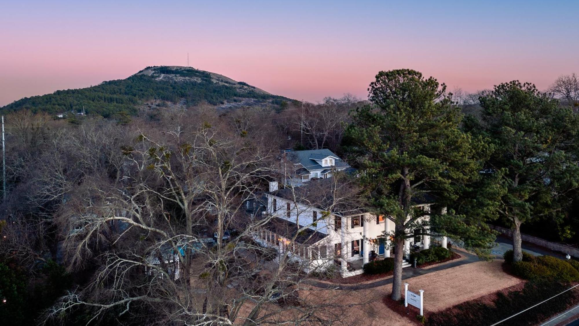 Stone Mountain Manor Panzió Kültér fotó